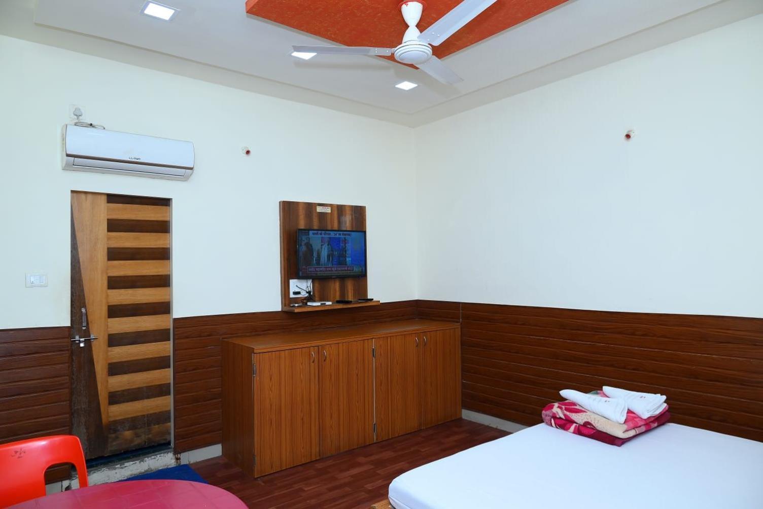 P P Lodging Mangvadi Exterior photo