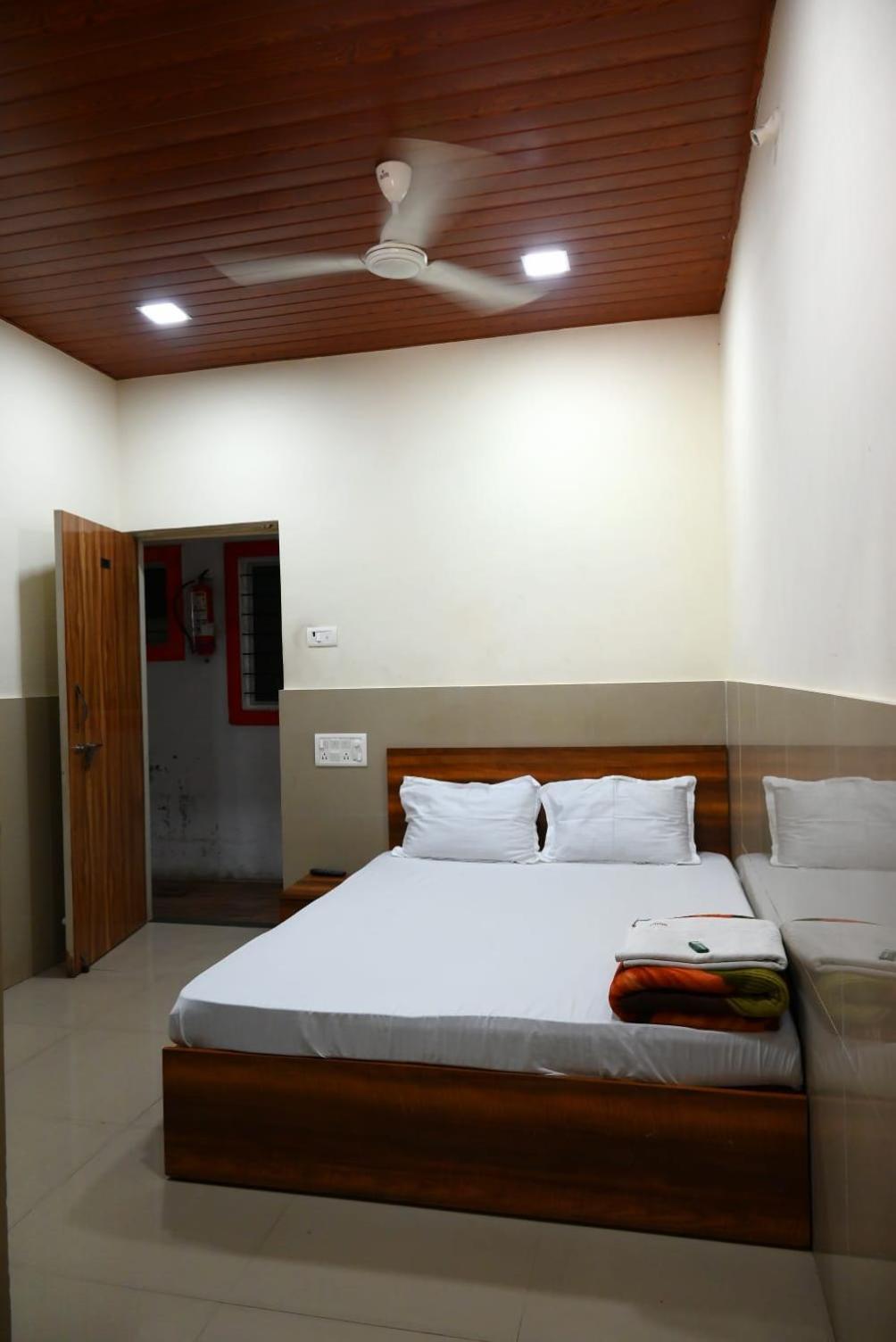 P P Lodging Mangvadi Exterior photo