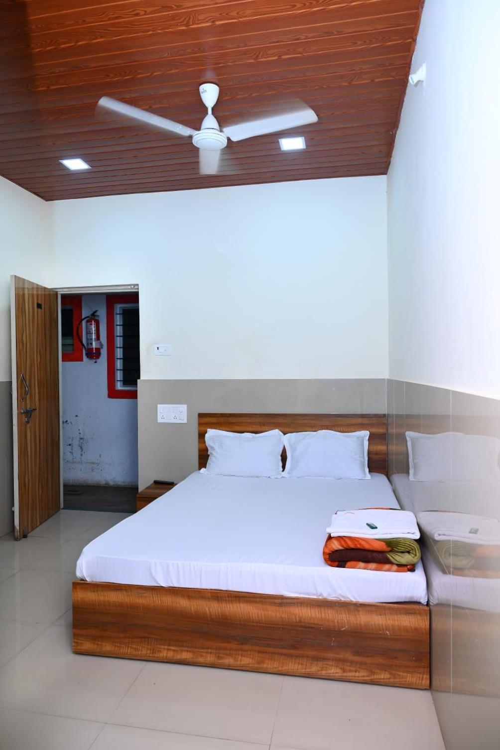 P P Lodging Mangvadi Exterior photo