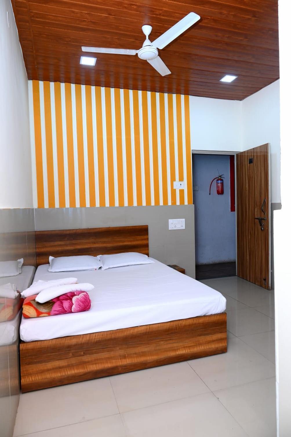 P P Lodging Mangvadi Exterior photo